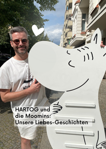 Team HARTOG Berlin liebt die Moomins! Hier Torben mit unserem geliebten Tassen-Ständer in Mumin-Form.